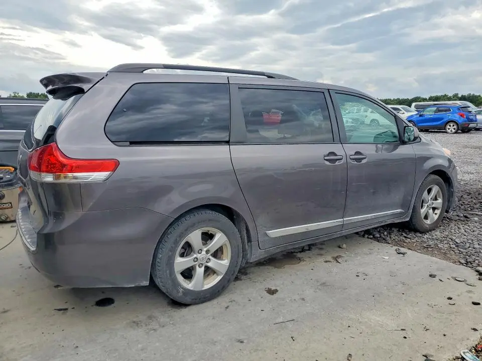 2013 TOYOTA SIENNA LE  