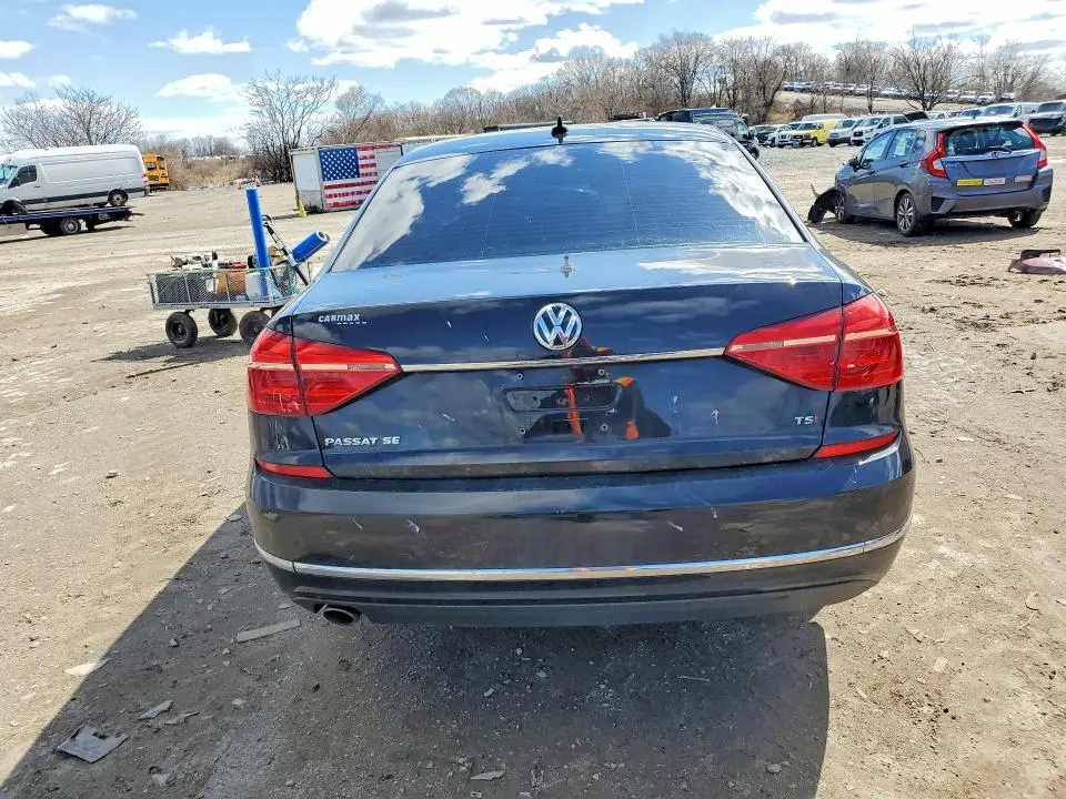 2016 VOLKSWAGEN PASSAT SE  