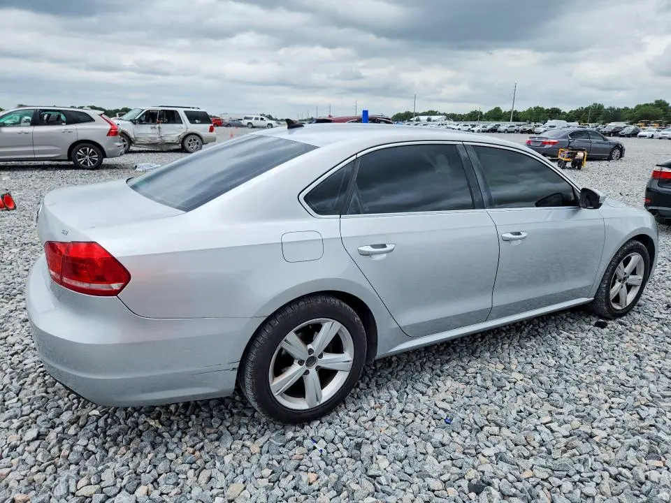 2013 VOLKSWAGEN PASSAT SE  