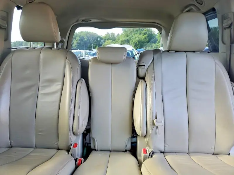 2013 TOYOTA SIENNA XLE 8-PASSENGER  