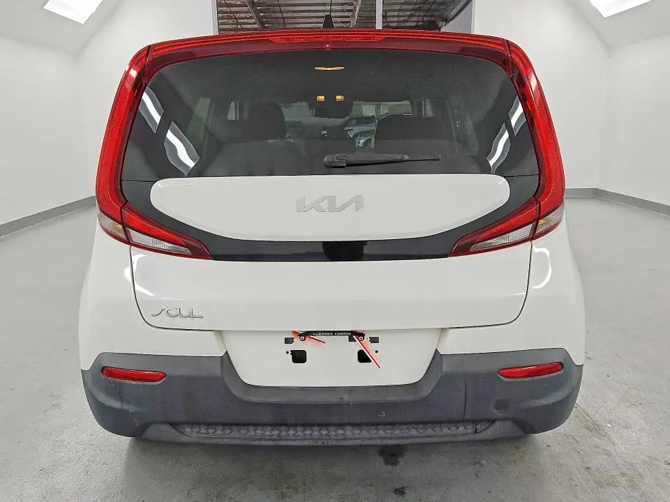 2022 KIA SOUL LX  