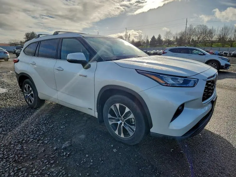 2020 TOYOTA HIGHLANDER HYBRID XLE  