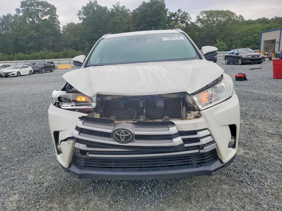 2019 TOYOTA HIGHLANDER XLE  