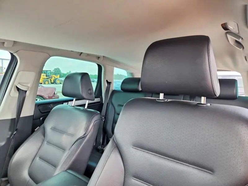 2011 VOLKSWAGEN TOUAREG V6  