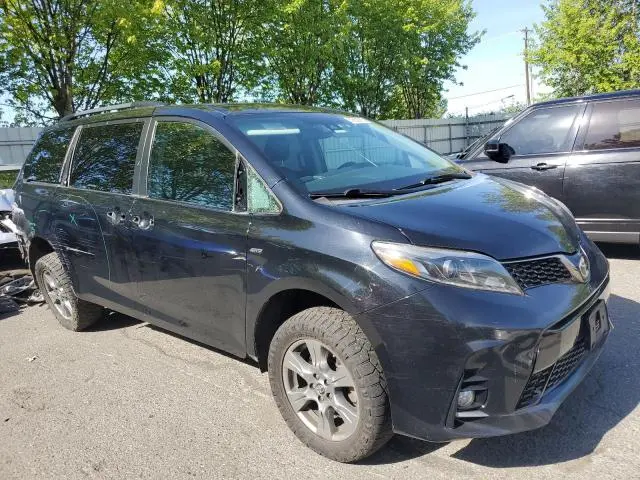 2019 TOYOTA SIENNA SE  
