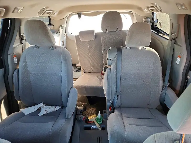 2018 TOYOTA SIENNA LE 8-PASSENGER  