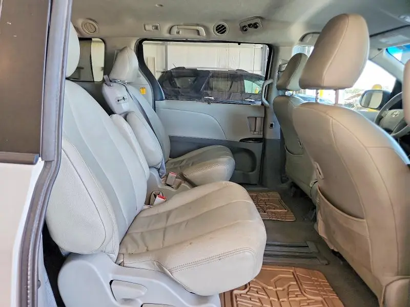 2011 TOYOTA SIENNA LE  