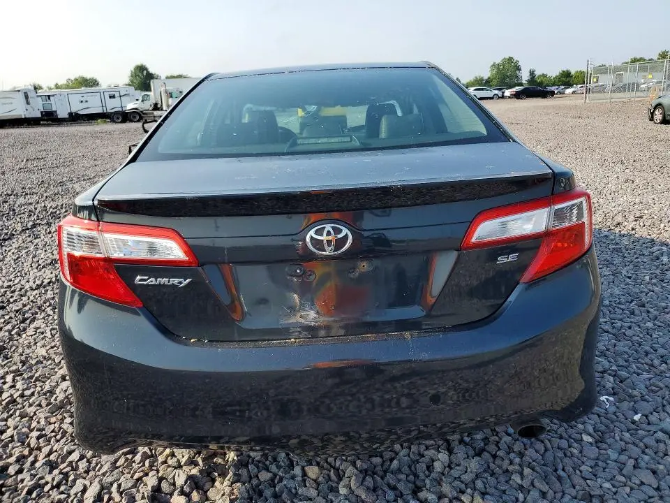2014 TOYOTA CAMRY SE  