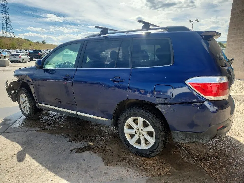 2013 TOYOTA HIGHLANDER SE  