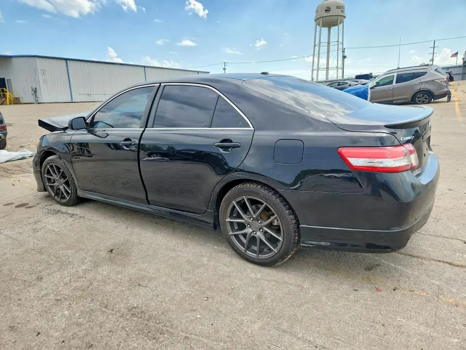 2011 TOYOTA CAMRY SE  