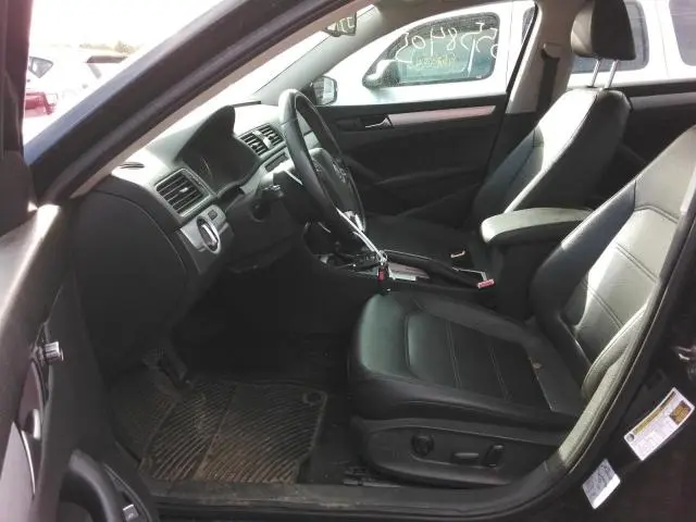 2012 VOLKSWAGEN PASSAT SE