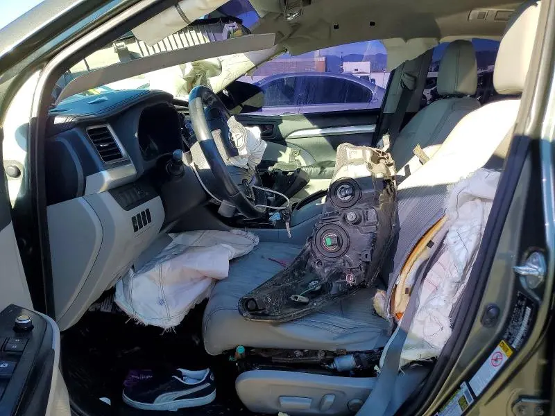 2015 TOYOTA HIGHLANDER LE  