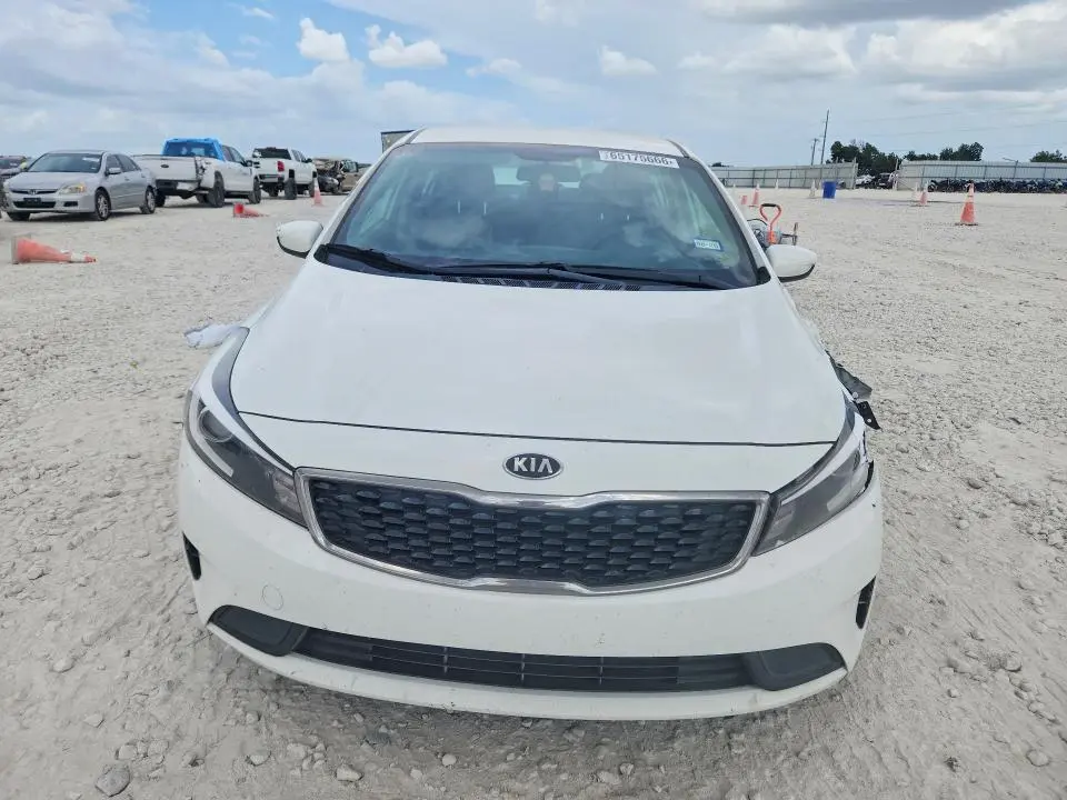 2018 KIA FORTE LX  