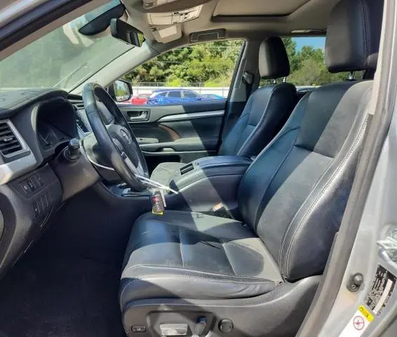 2017 TOYOTA HIGHLANDER SE  