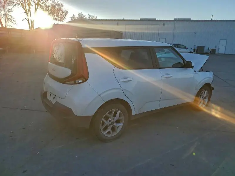 2022 KIA SOUL LX  