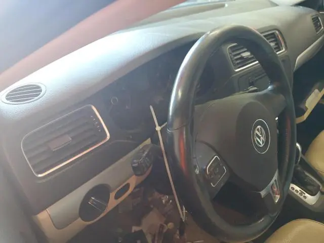 2011 VOLKSWAGEN JETTA SEL  