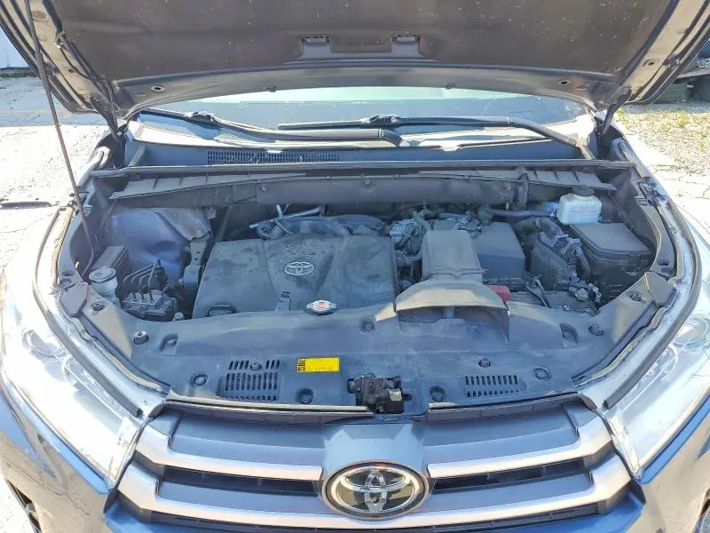 2019 TOYOTA HIGHLANDER XLE  