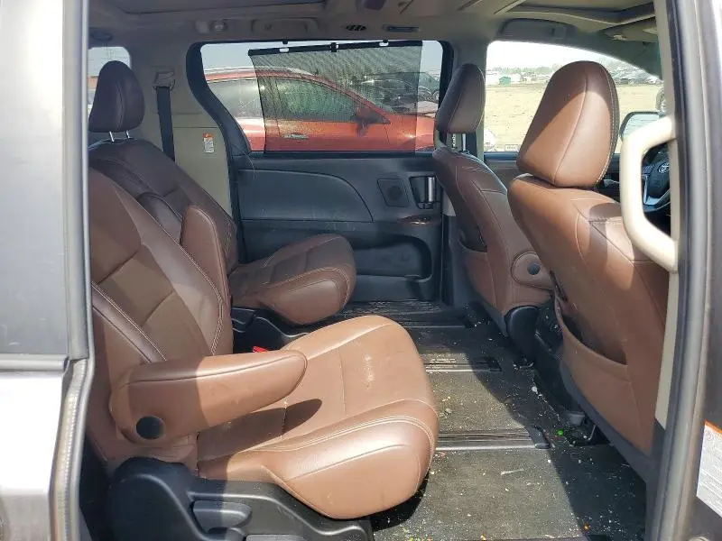 2017 TOYOTA SIENNA LIMITED PREMIUM 7-PASSENGER  