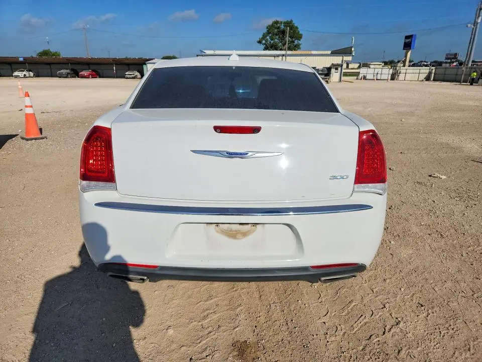 2019 CHRYSLER 300 LIMITED  