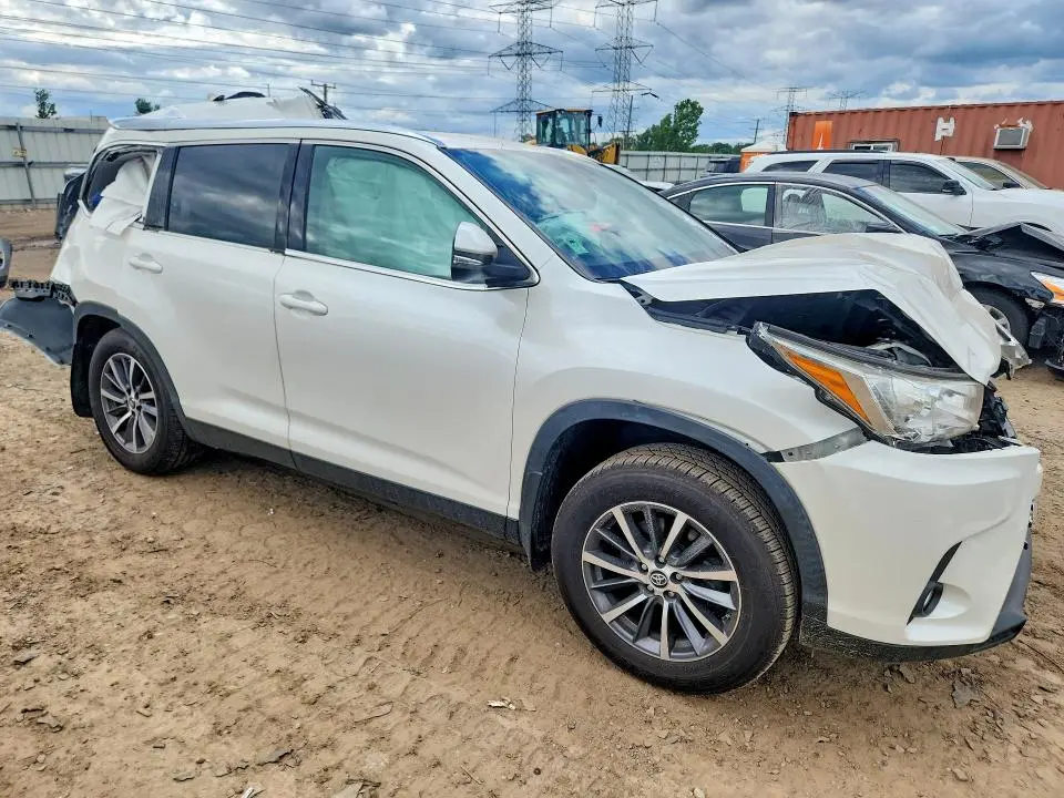 2019 TOYOTA HIGHLANDER XLE  