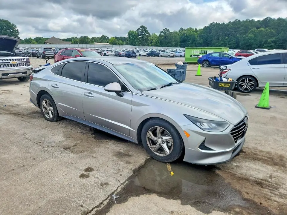 2021 HYUNDAI SONATA SE  