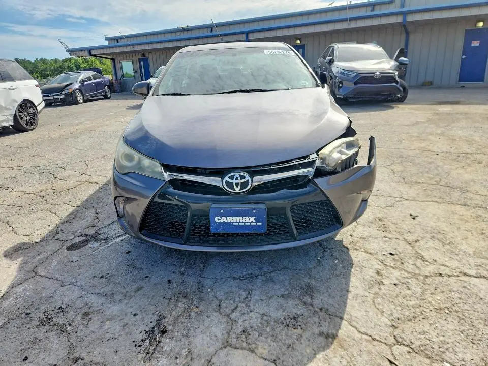 2016 TOYOTA CAMRY SE  