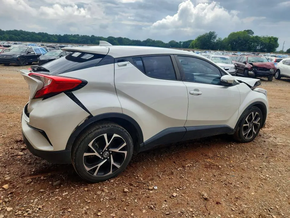 2019 TOYOTA C-HR XLE  