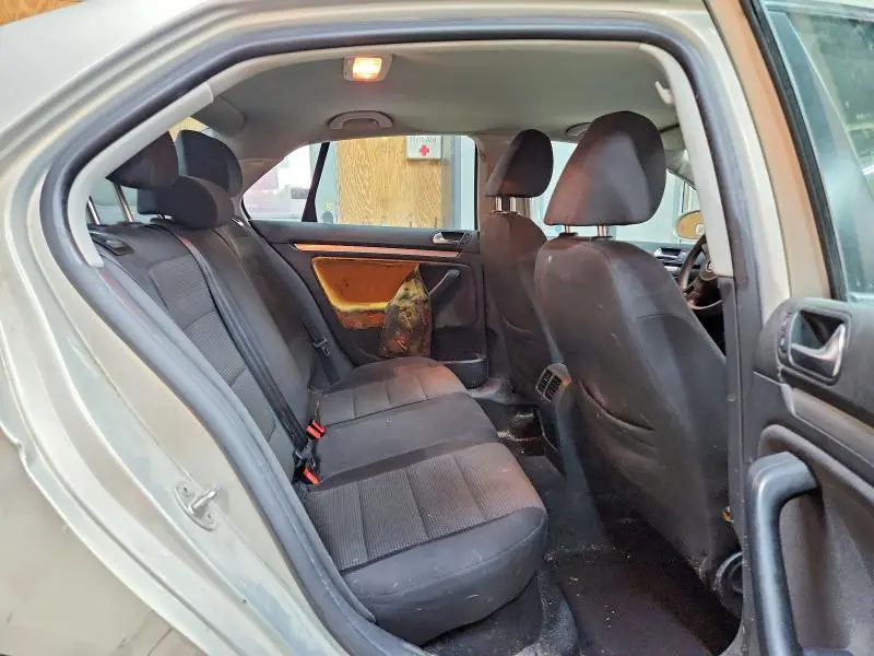 2010 VOLKSWAGEN JETTA S  