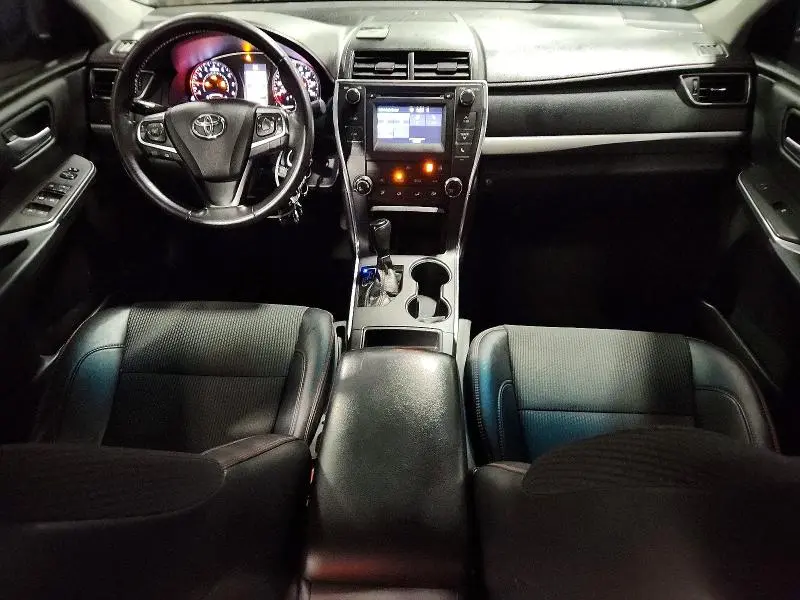 2016 TOYOTA CAMRY SE  