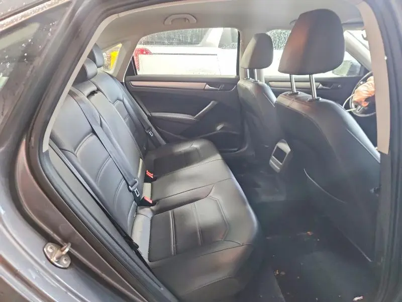 2015 VOLKSWAGEN PASSAT S  