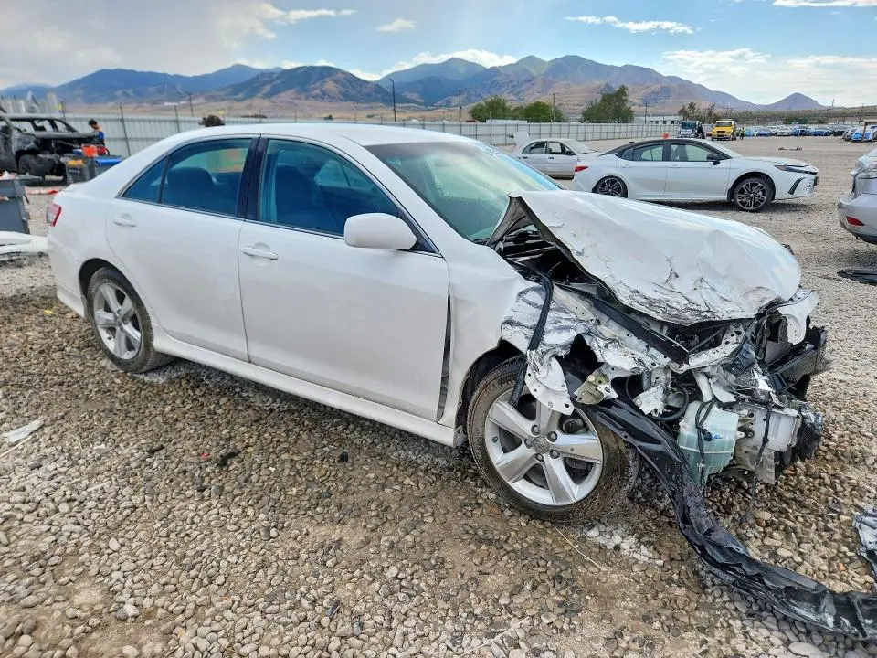2011 TOYOTA CAMRY SE V6  