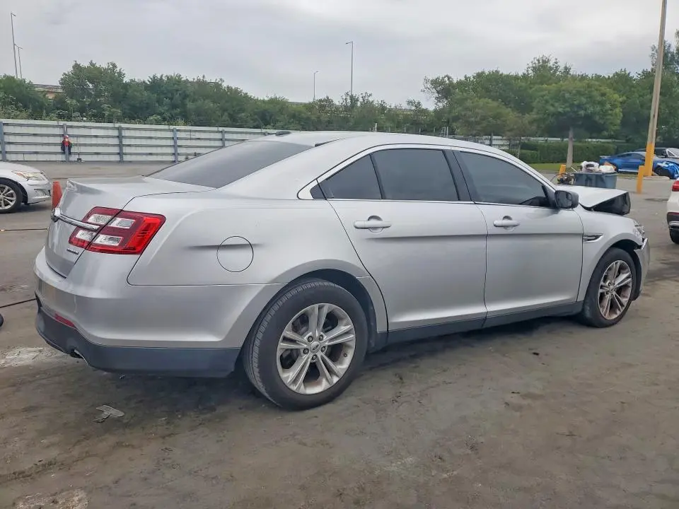 2017 FORD TAURUS SE  
