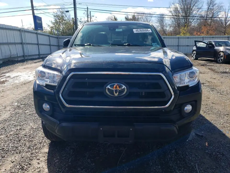 2022 TOYOTA TACOMA SR5 V6  