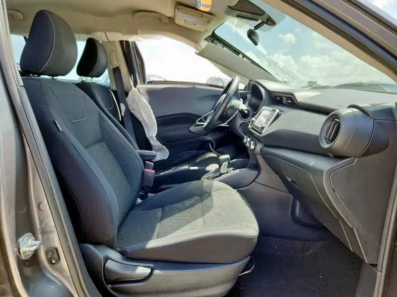 2022 NISSAN KICKS S  