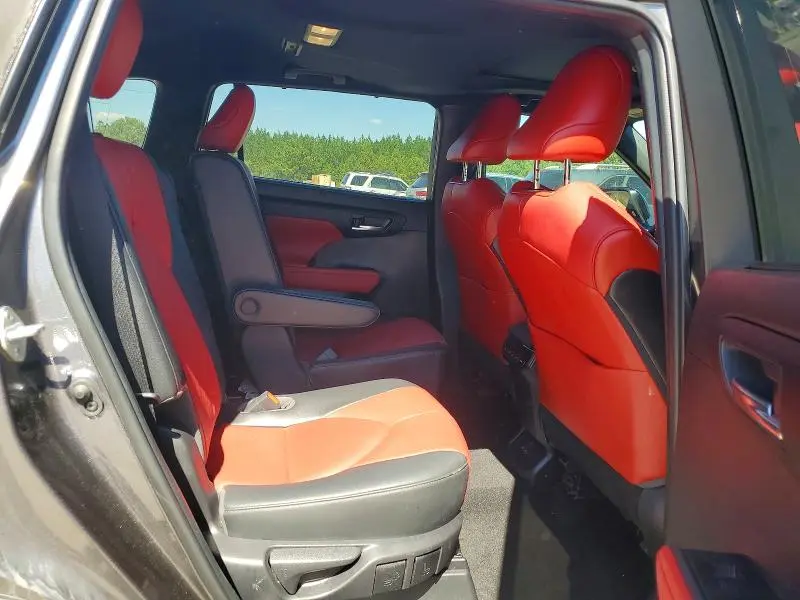 2022 TOYOTA HIGHLANDER XSE  