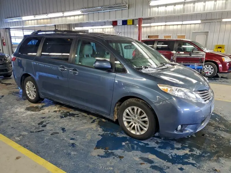 2015 TOYOTA SIENNA XLE  