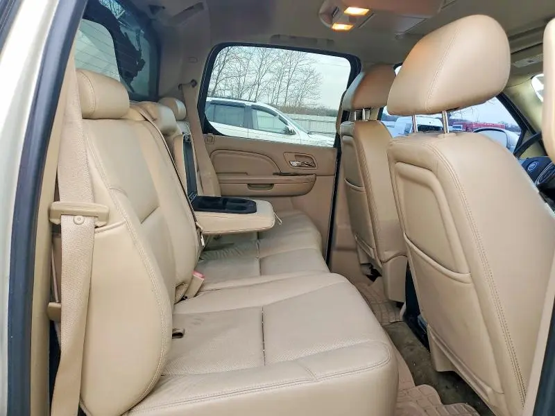 2011 CADILLAC ESCALADE EXT PREMIUM  