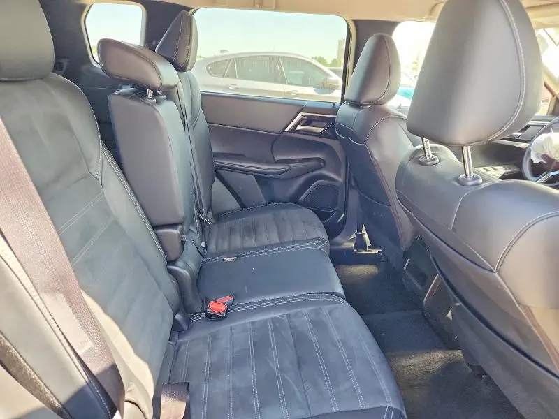 2024 MITSUBISHI OUTLANDER SE  