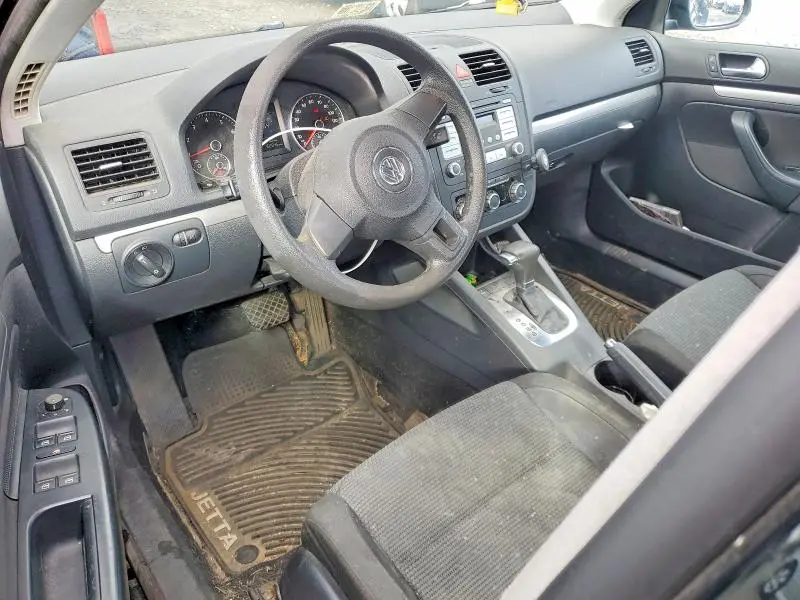 2010 VOLKSWAGEN JETTA S  