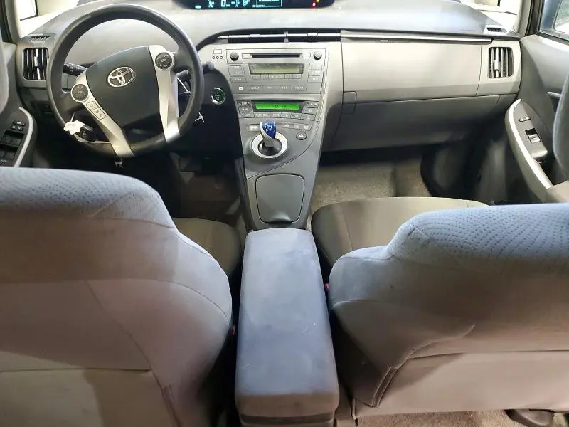2010 TOYOTA PRIUS III  