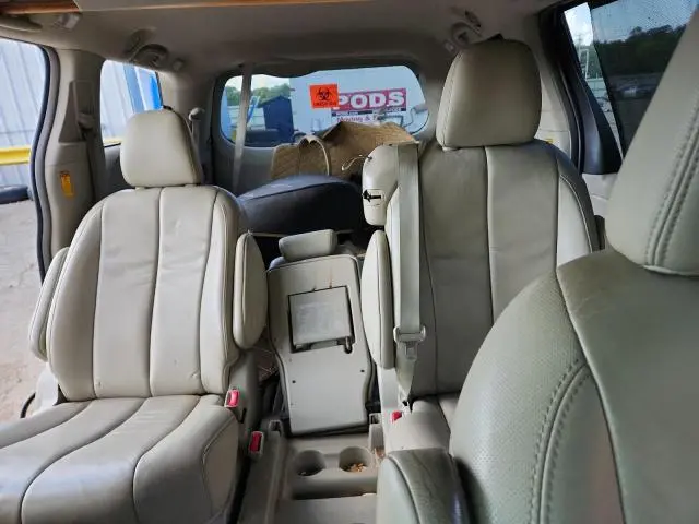 2013 TOYOTA SIENNA XLE  