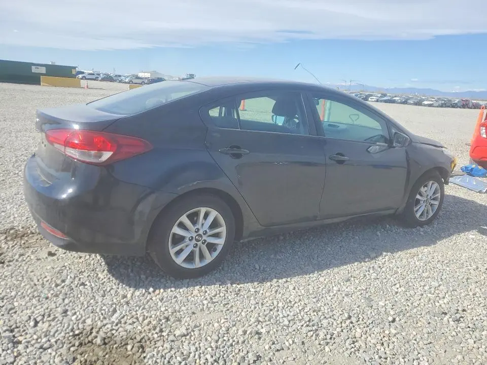 2017 KIA FORTE LX  