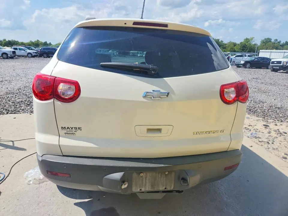 2010 CHEVROLET TRAVERSE LT  