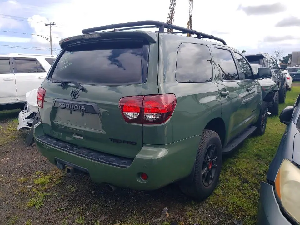 2020 TOYOTA SEQUOIA SR5  