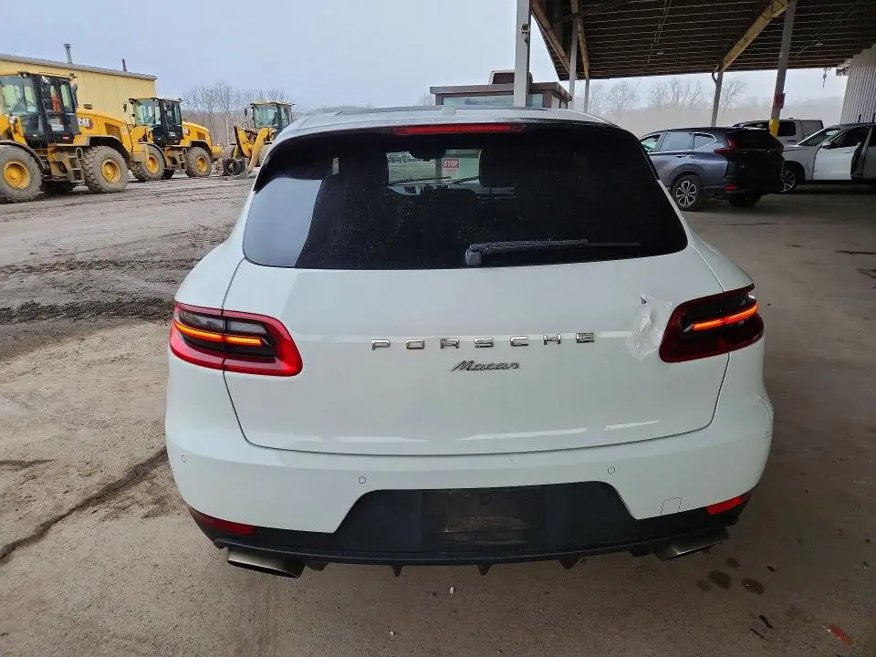 2017 PORSCHE MACAN   