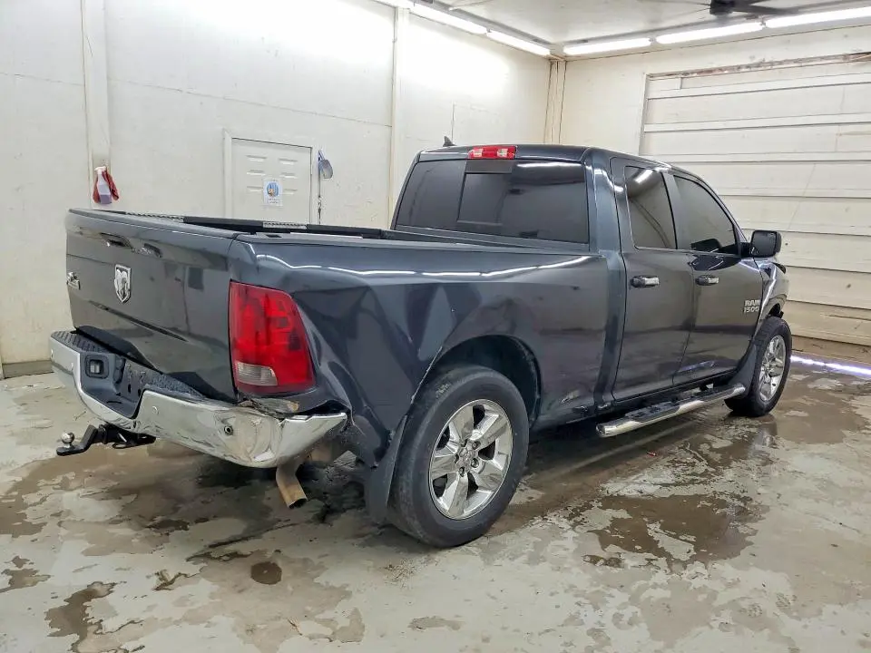 2016 RAM 1500 SLT  