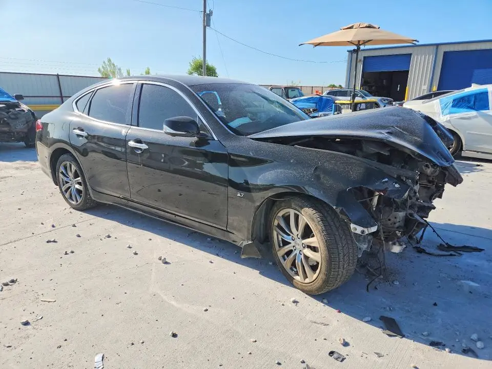 2016 INFINITI Q70 3.7  