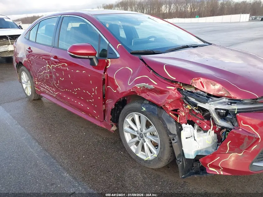 2024 TOYOTA COROLLA HYBRID XLE