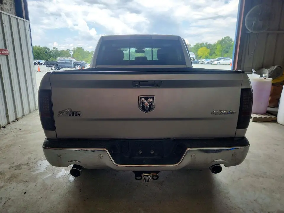 2016 RAM 1500 SLT  