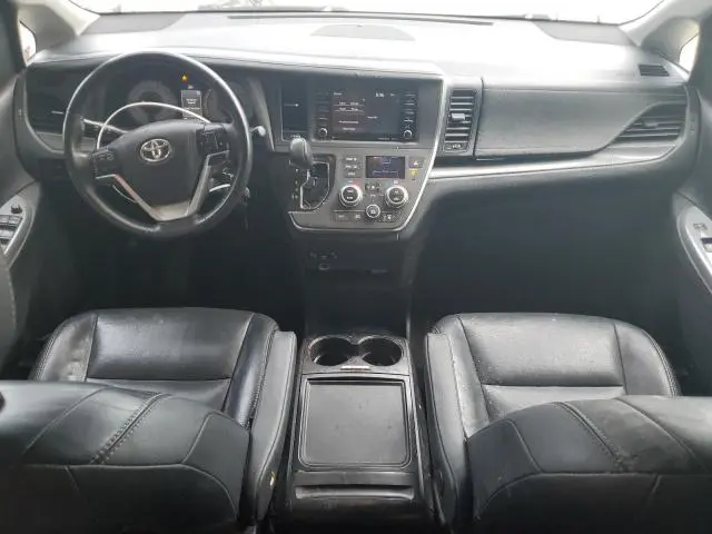 2018 TOYOTA SIENNA SE  